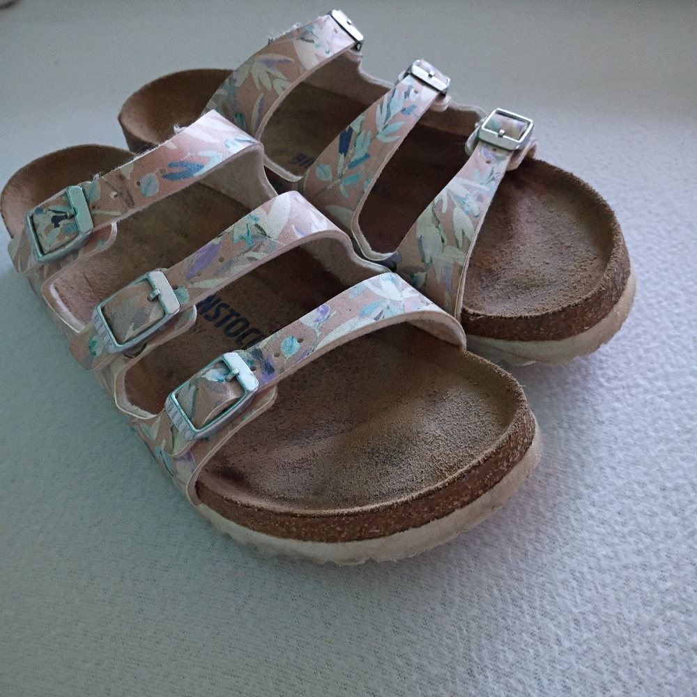 Birkenstock Floral Print Three-Strap Slide Sandals in Pastel.very Good Condition - Picture 6 of 13